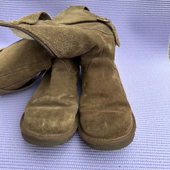 Women’s UGG boots - Picture 9 of 12